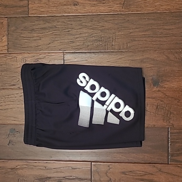 💰 Adidas boy's black shorts size Medium (10/12) - Picture 3 of 7
